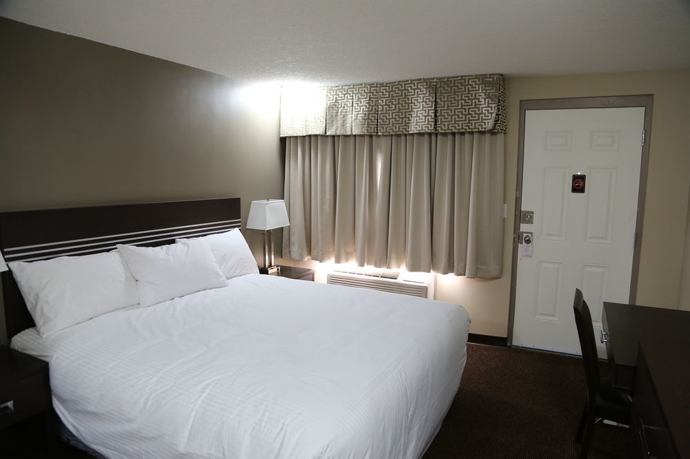 Royal Lodge Эдмонтон Экстерьер фото